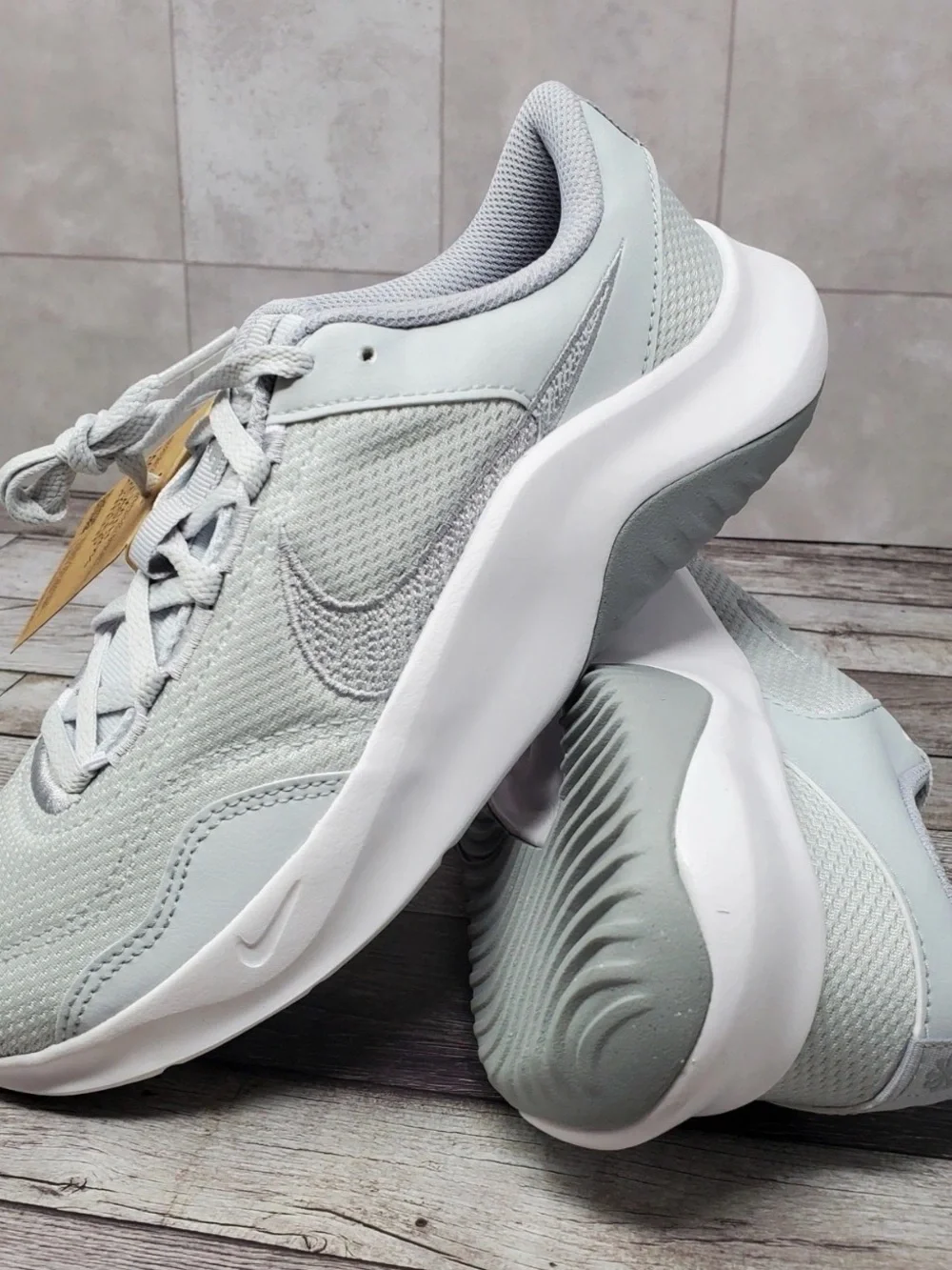 Nike Legend Essential 3 Next Nature Women's Size 7 Platinum Silver DM1119-004